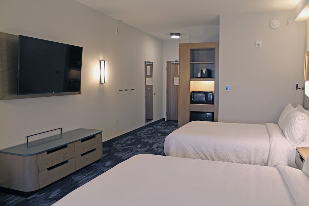 Suite, Multiple Beds (Mobility/Hearing Accessible, Tub) - Photo 1