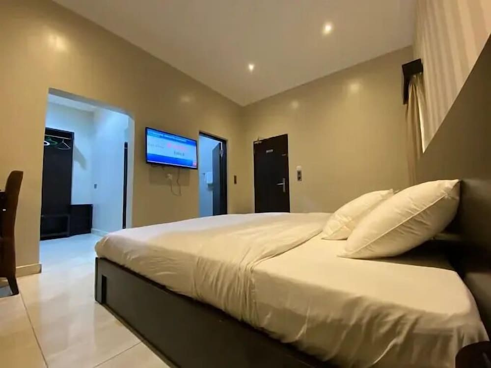 Family Room, Balcony, City View