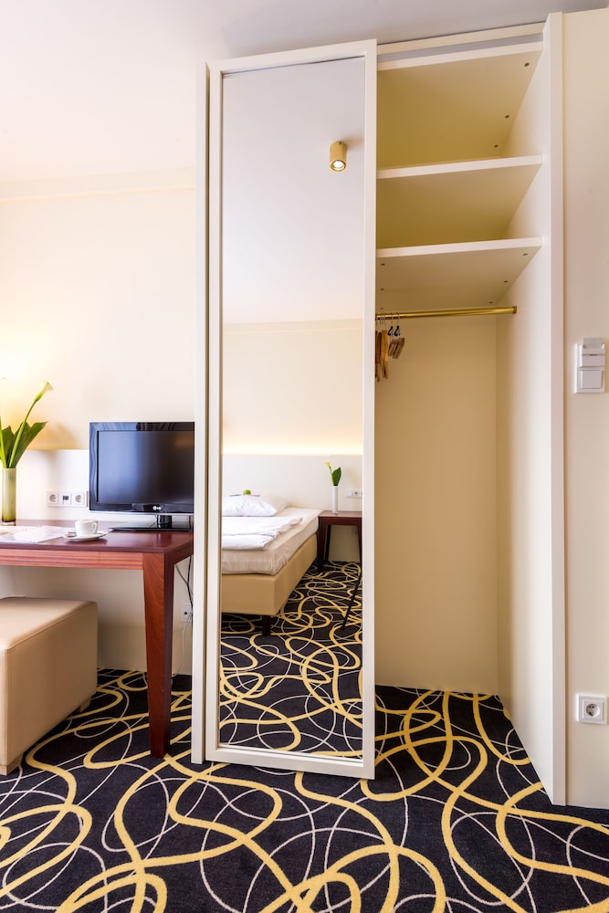 Standard Double or Twin Room photo 3