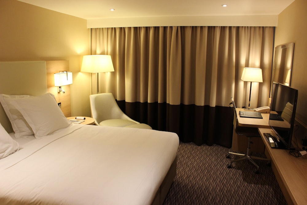 Standard Room, 1 Queen Bed - Photo 3