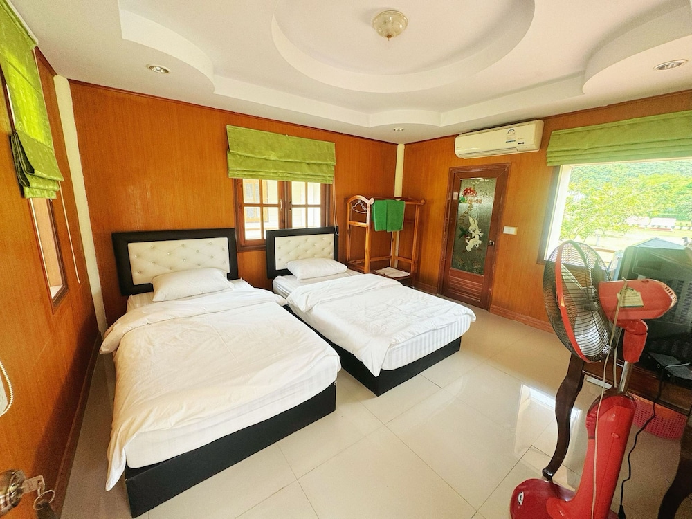 Deluxe Twin Room photo 2