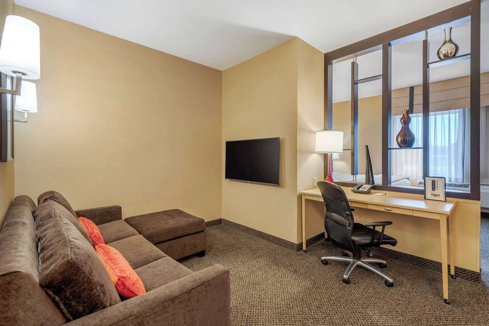 Suite, Multiple Beds, Accessible, Non Smoking - Photo 1