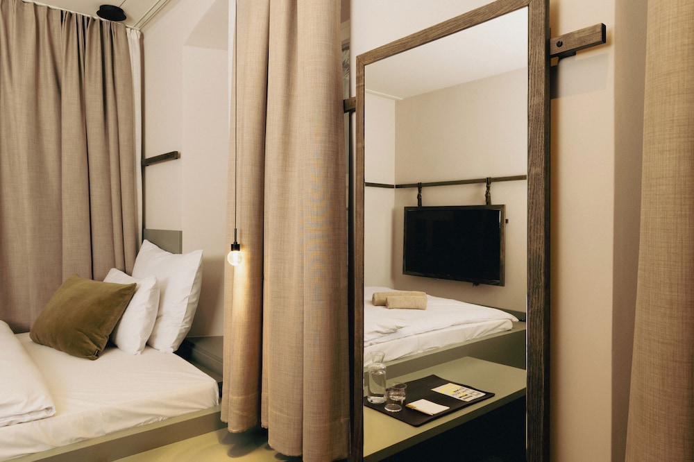 Cozy City Room photo 1