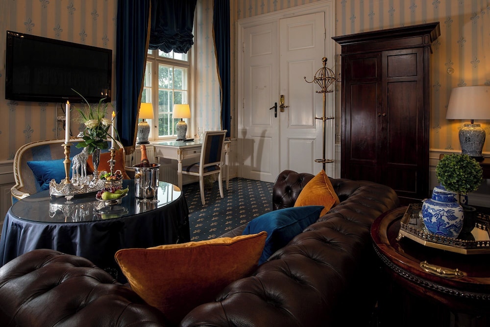 Royal Room photo 3