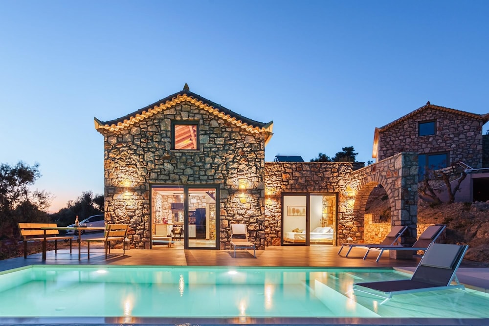 Villa photo 2