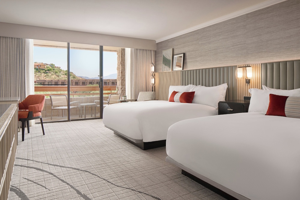 Grand Room, 2 Queen Beds, Mobility Accessible, Mountain View - Photo 2