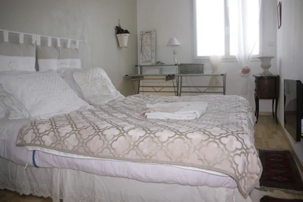 Double Room, Shared Bathroom photo 1