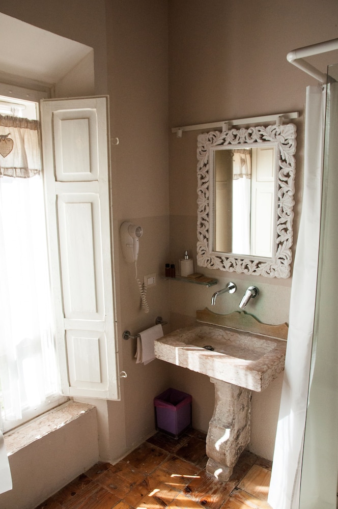 Classic Triple Room photo 2