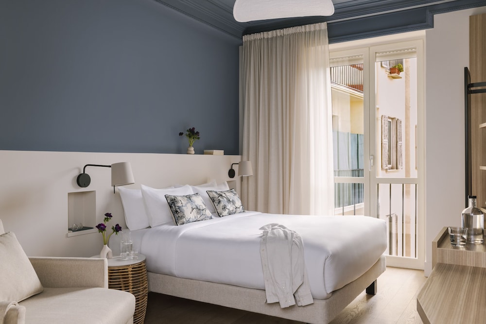 Premium Room, 1 Queen Bed With Sofa Bed