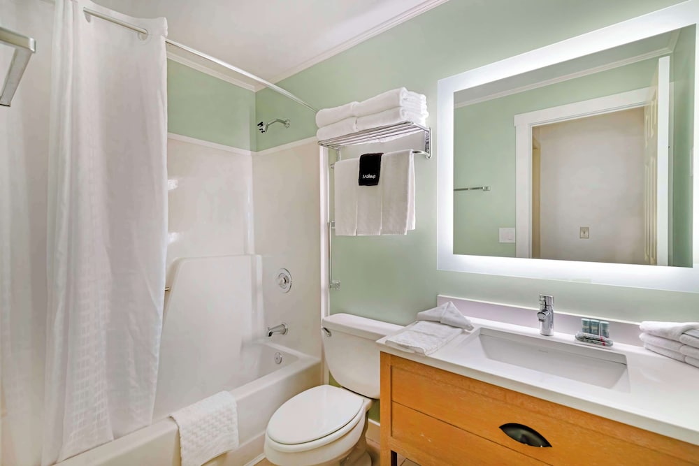 Suite, 2 Queen Beds, Non Smoking, Kitchen (Third bed is a Sofabed) - Photo 13