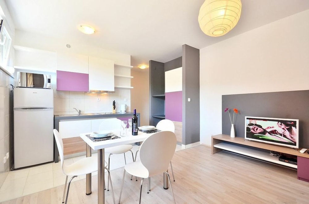 Apartment, 2 Bedrooms, Balcony, Pool View photo 2