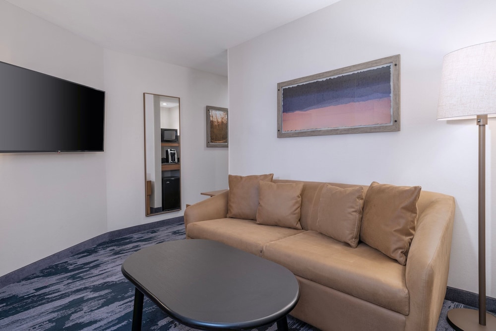 Executive Suite, 1 King Bed (Hearing Accessible) - Photo 6