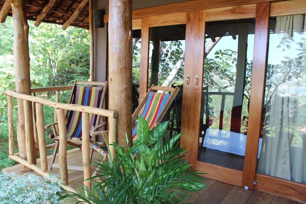 Deluxe Cabin, 1 King Bed, Balcony, Bay View photo 1