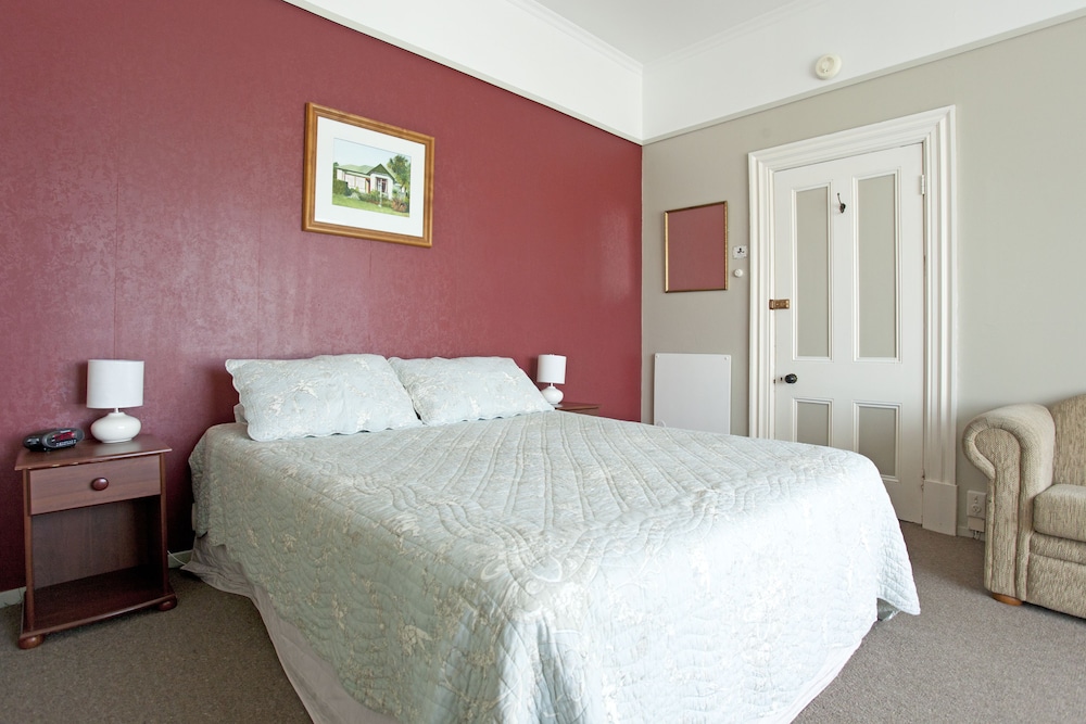 Studio with Dining Room photo 3