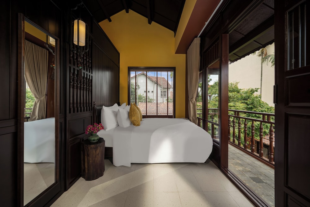 Classic Villa, City View