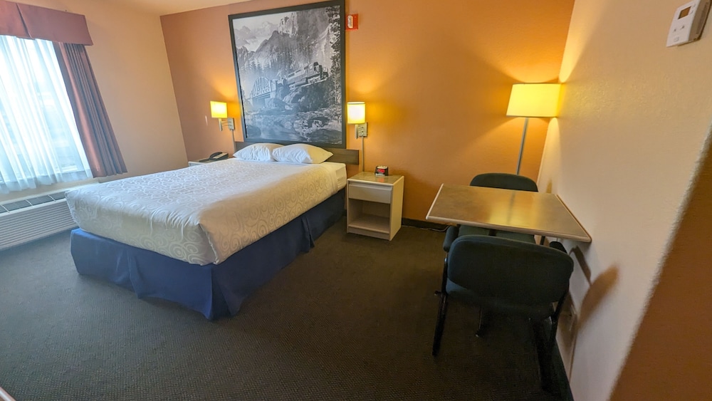 Room, 1 Queen Bed, Accessible, Non Smoking (Bathtub w/ Grab Bars) - Photo 2