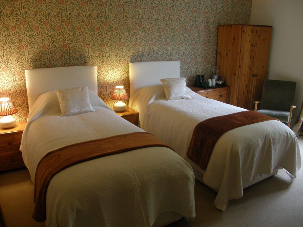 Superior Double Or Twin Room, Ensuite, Garden View (Madog (Room 1))