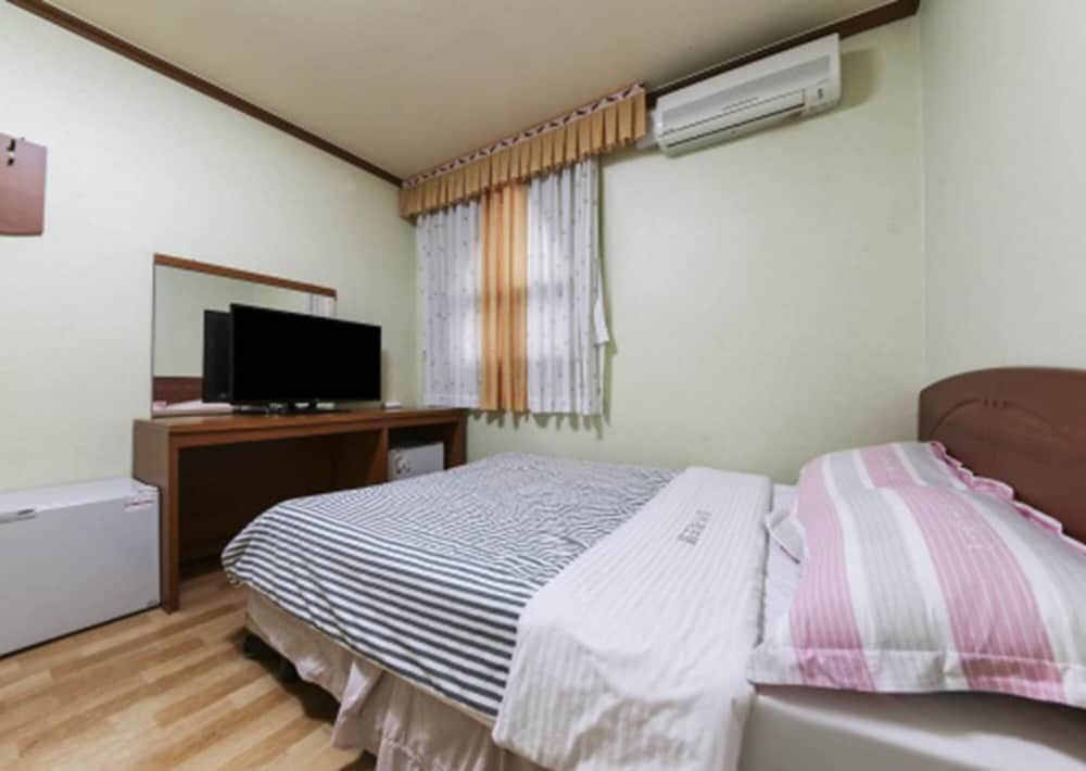 Standard Room photo 2