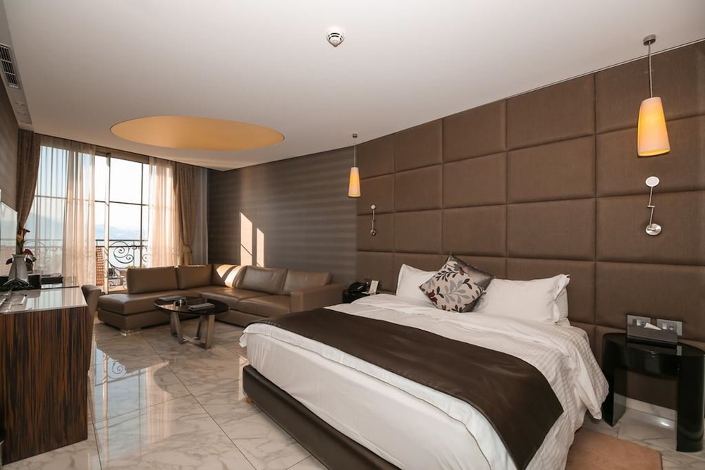 Junior Suite, 1 King Bed, Hot Tub, Sea View photo 1