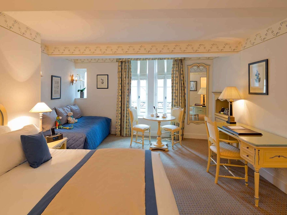 Family Room, Multiple Beds - Photo 4