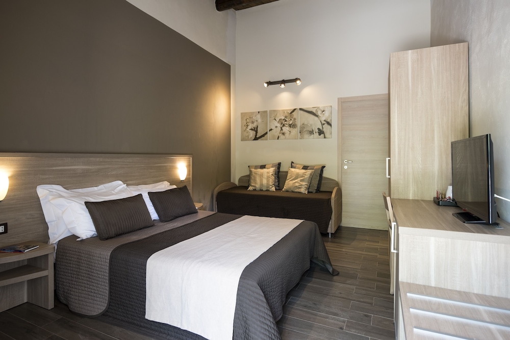 Standard Room, 1 Queen Bed, Adult Only photo 2