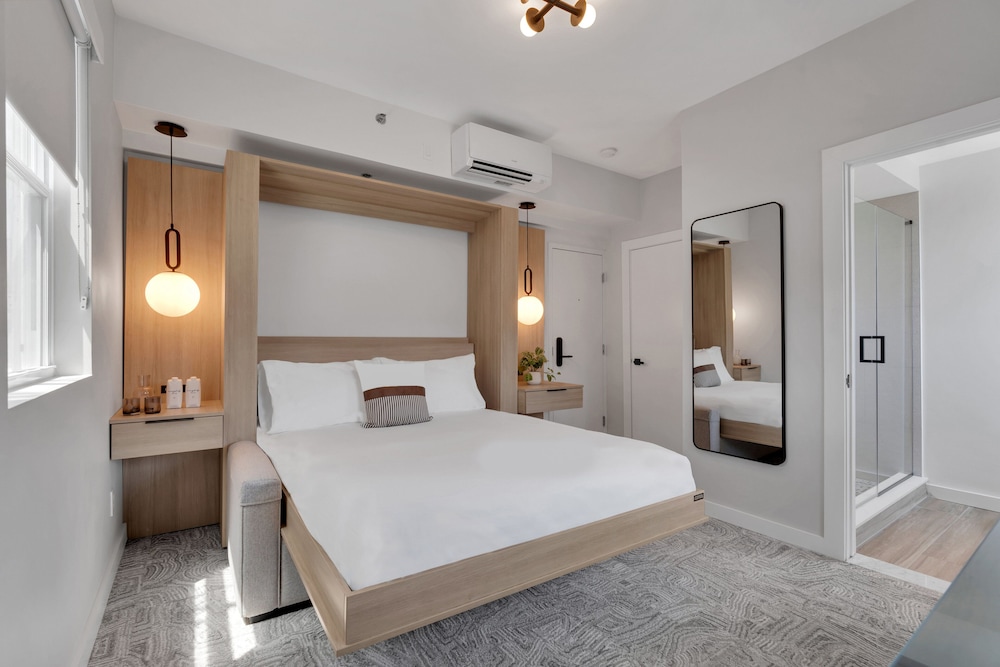 Deluxe Room, 1 Queen Bed