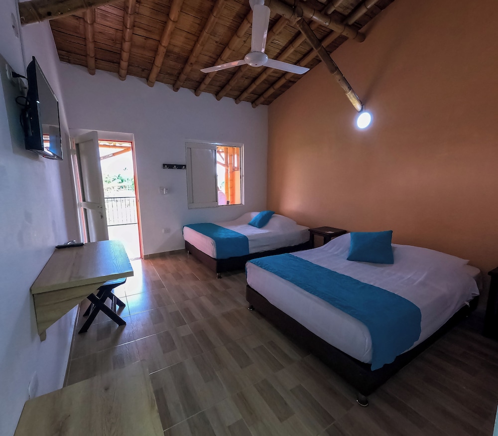 Standard Room, Multiple Beds photo 3