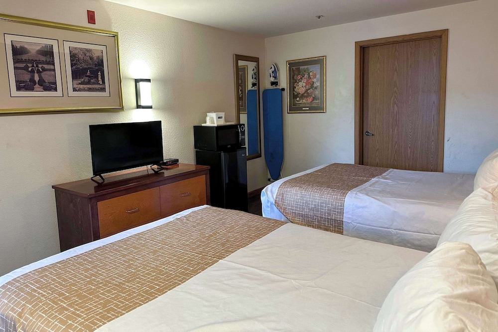 Standard Room, 2 Double Beds, Non Smoking photo 2