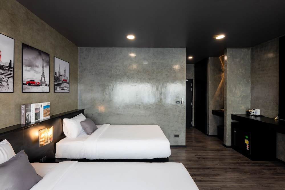 Standard Twin Room - Photo 11