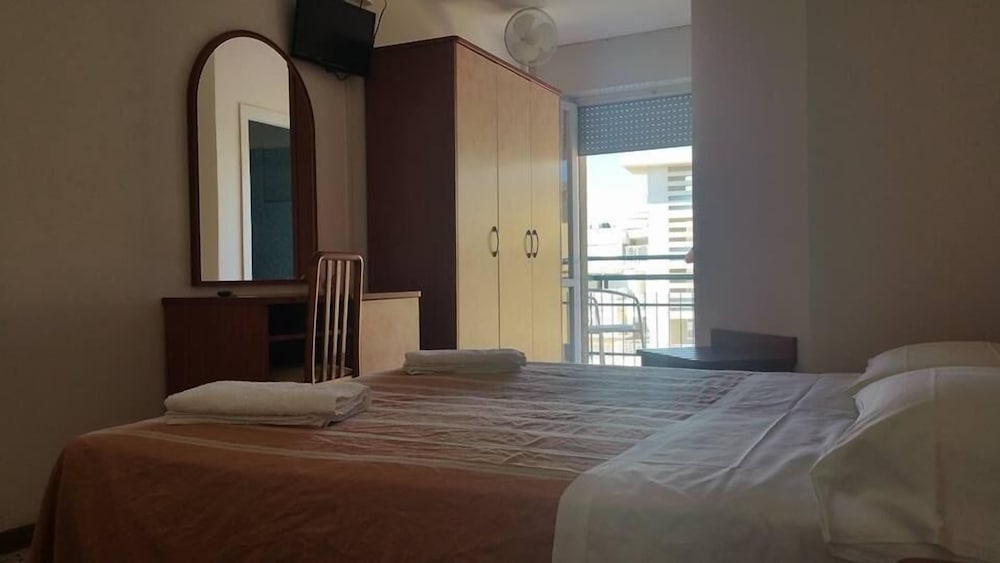 Economy Triple Room photo 1