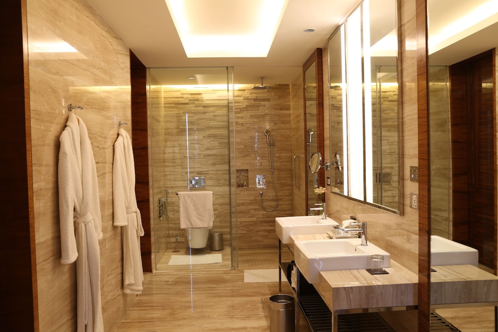 Taj Club Room King Bed with Bath Tub, Club Lounge Access Taj Club Room King Bed with Bath Tub, Club Lounge Access