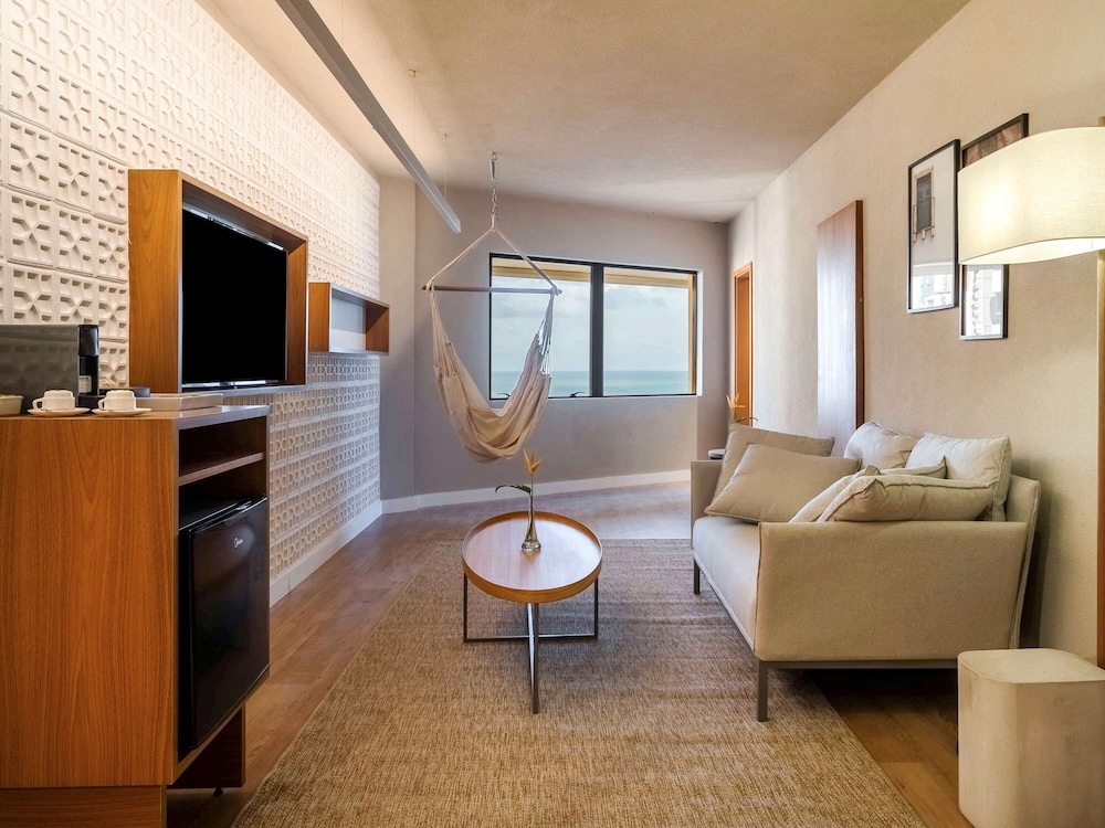Executive Suite, 1 Queen Bed (Deluxe) photo 2