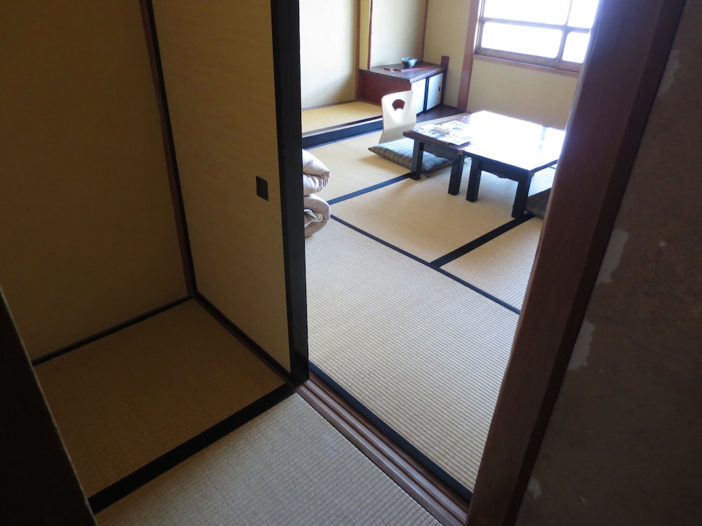 Japanese Style Room With Shared Bathroom Max3 Pax photo 3