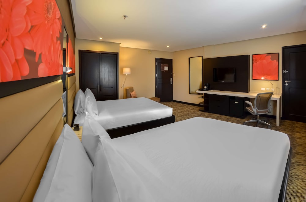 Room, 2 Queen Beds - Photo 1