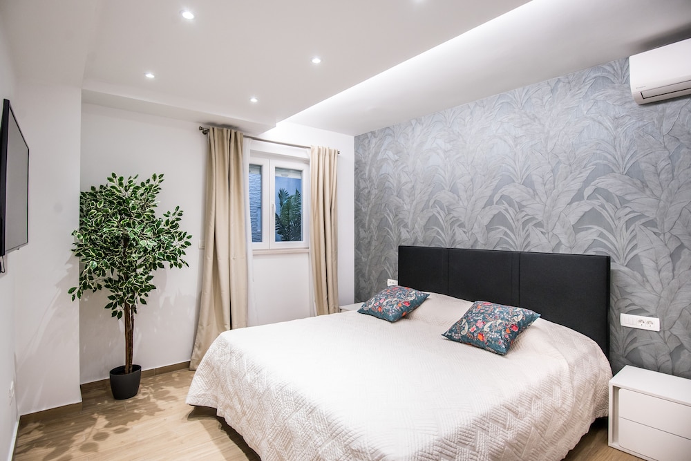 Deluxe Double Room (Lower Ground)