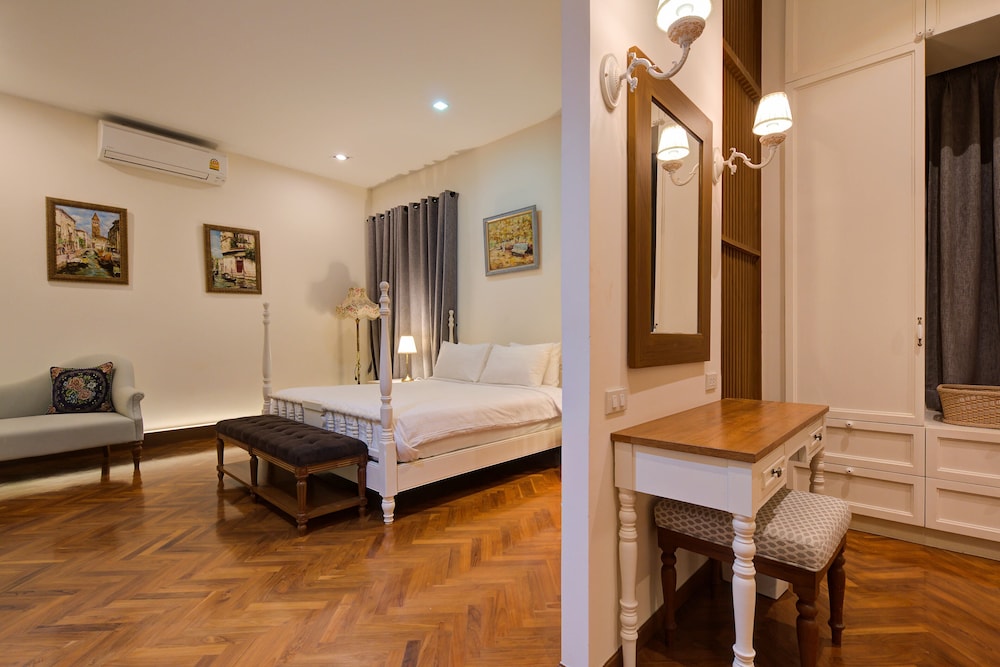 Three Bedroom French House photo 3