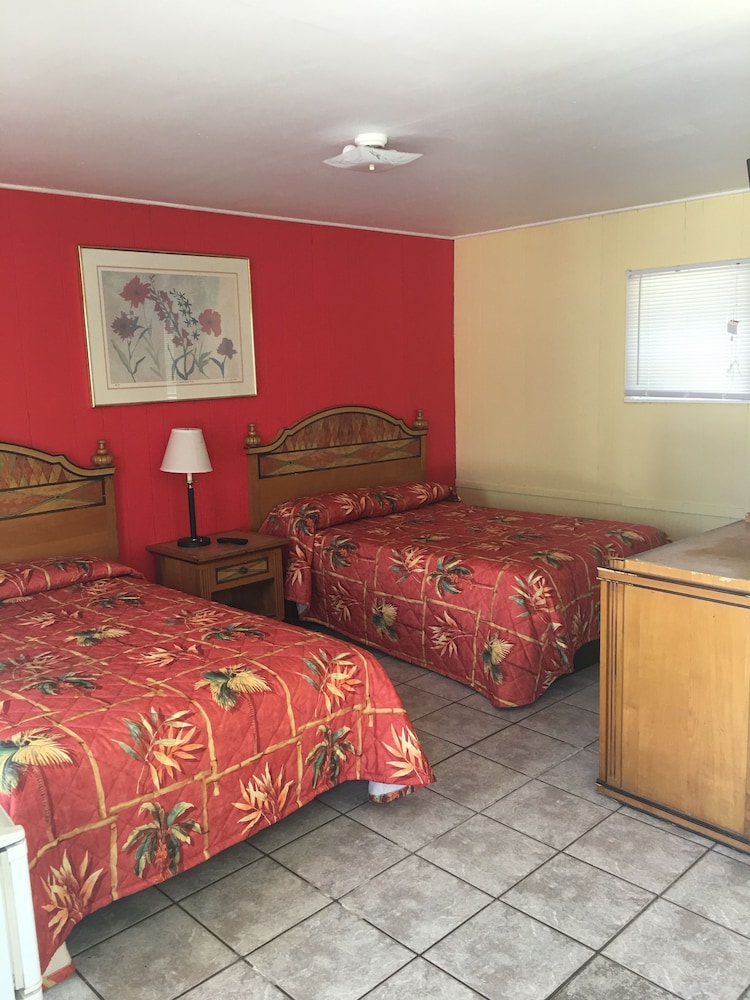 Standard Room, 2 Double Beds, Non Smoking photo 2