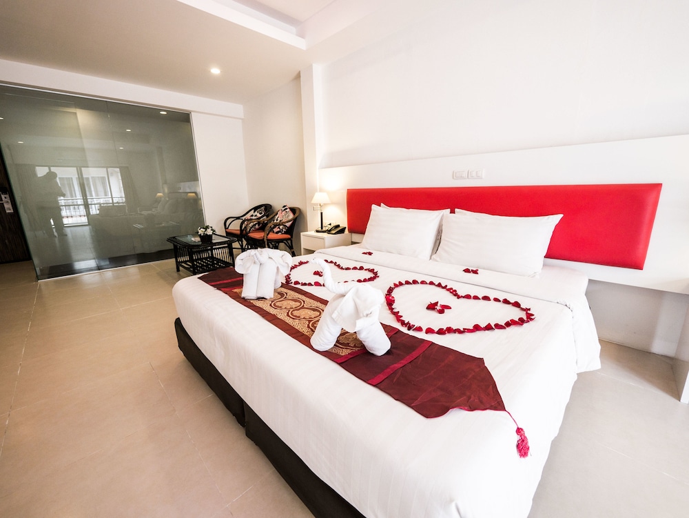 Executive Suite - Photo 8