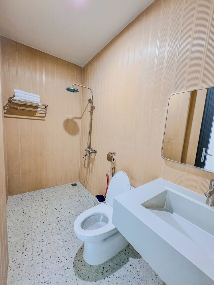 Deluxe Quadruple Room, Beach View photo 3