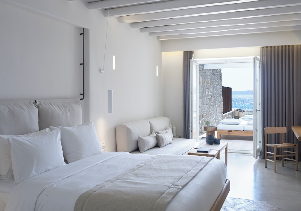 The Coast Beachfront Suite with Jetted Tub photo 2