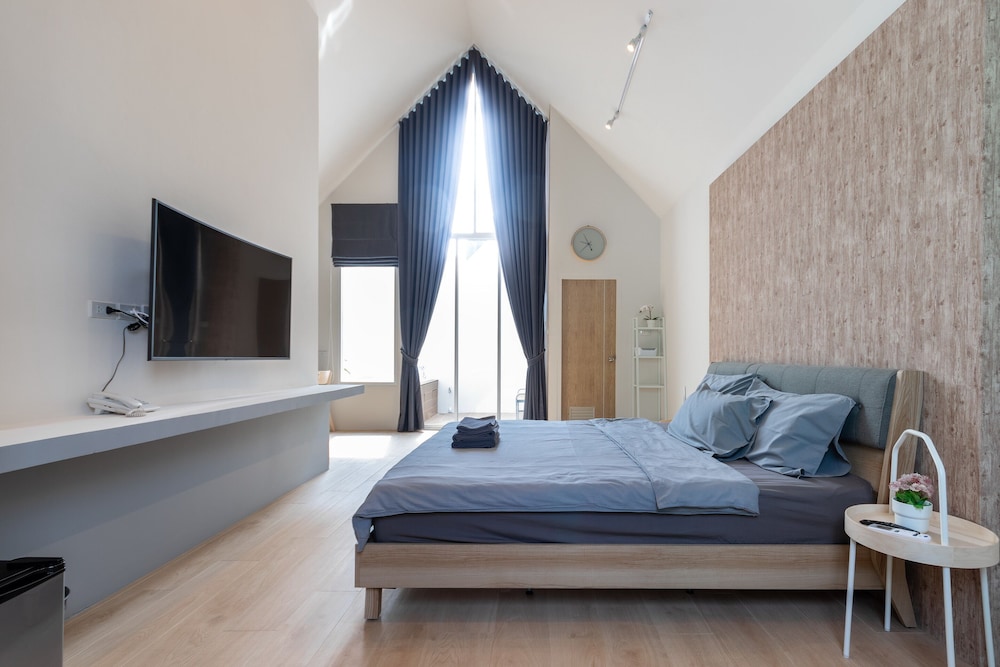 Villa - Photo 1