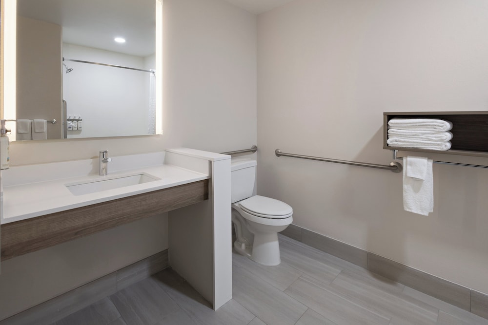 Standard Room, 2 Queen Beds, Accessible Bathtub (Communications, Mobility) - Photo 1