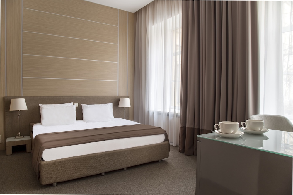 Family Room, 1 King Bed with Sofa bed photo 1