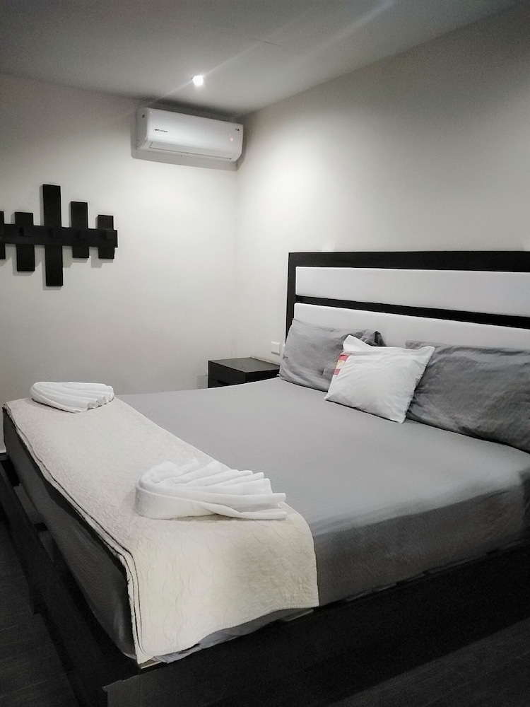 Standard Double Room, 1 King Bed photo 2