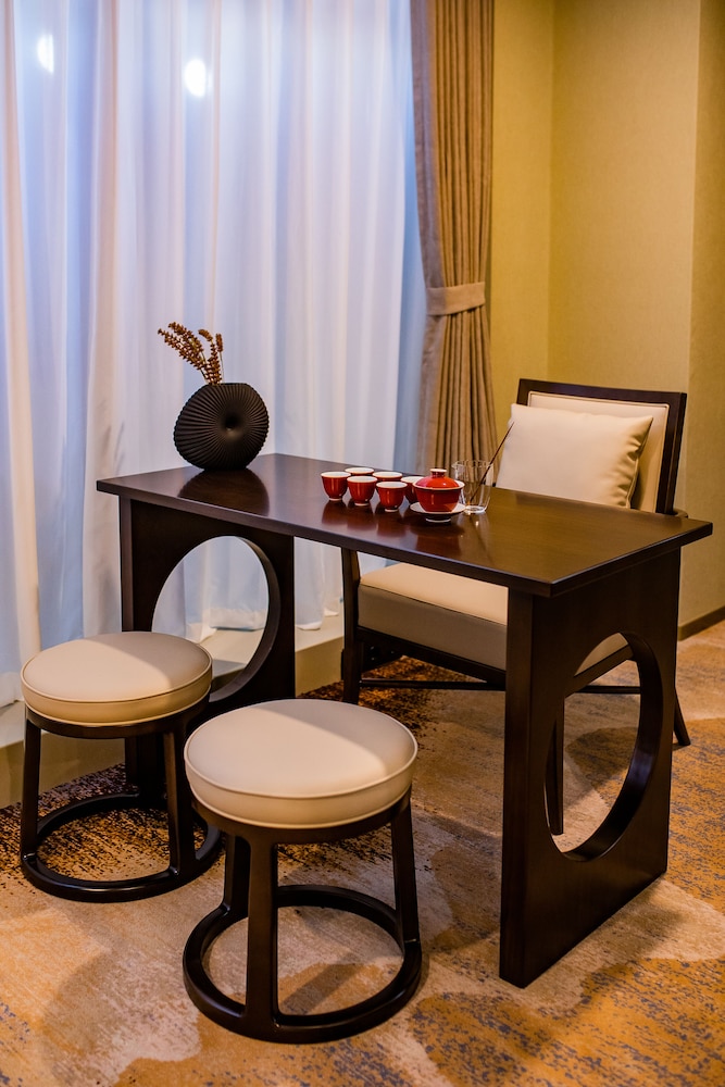 Executive Room, 1 King Bed - Photo 4