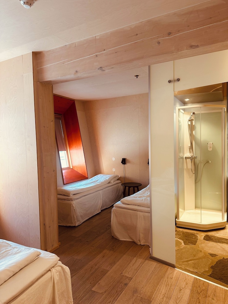 Family Quadruple Room, Multiple Beds, Private Bathroom, Sea Facing photo 3