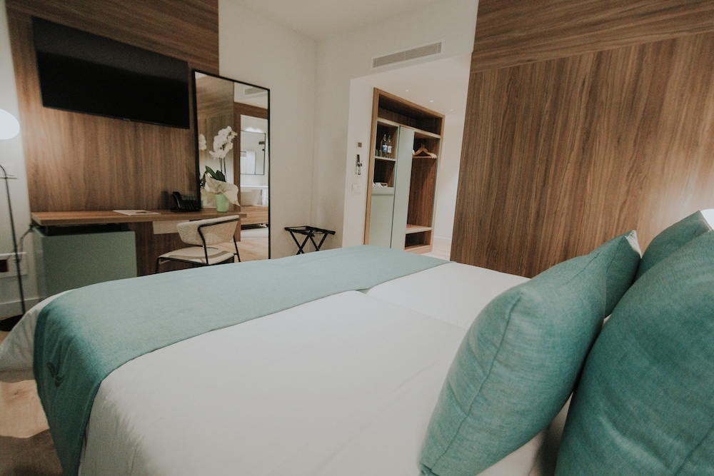 Double Room (Plus)