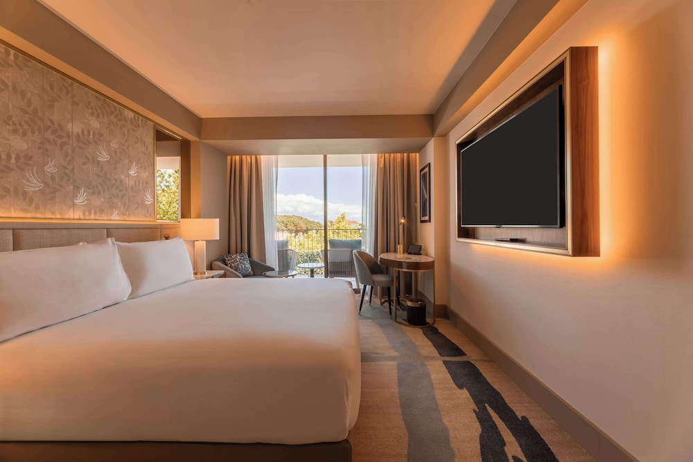 Room, 1 King Bed, Balcony - Photo 8
