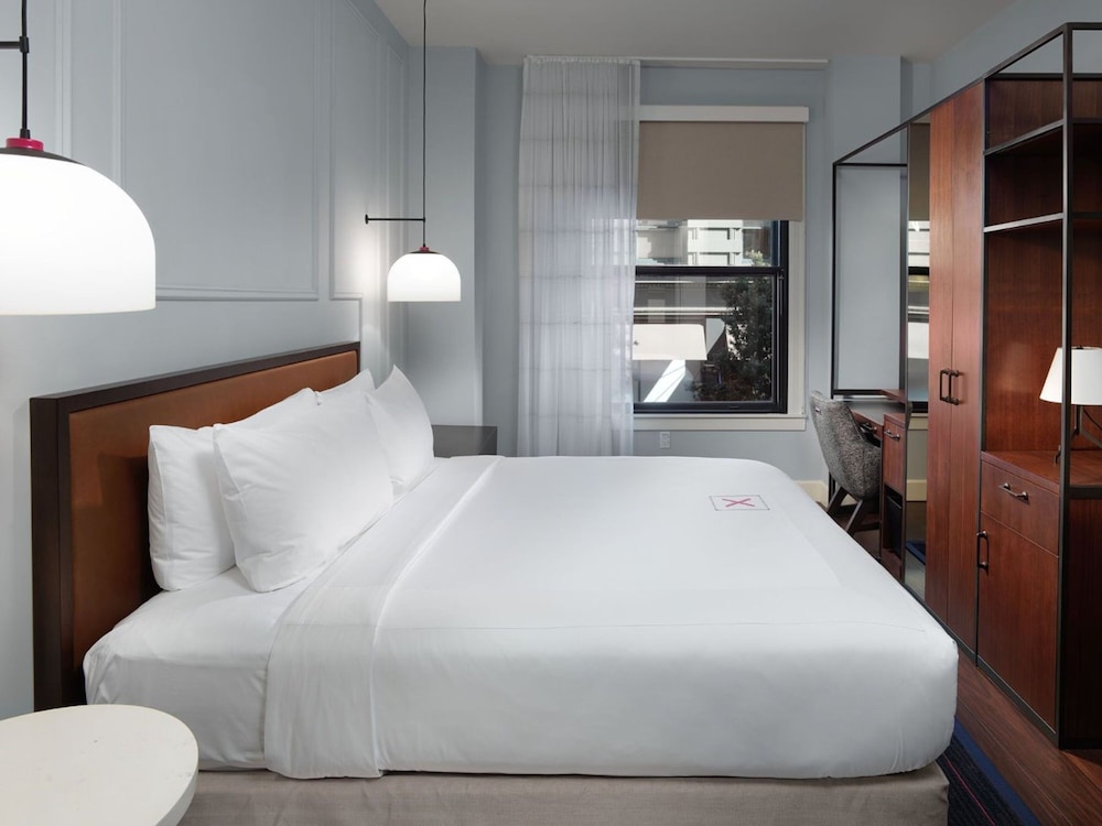 Room, 1 Queen Bed (ADA Communication)