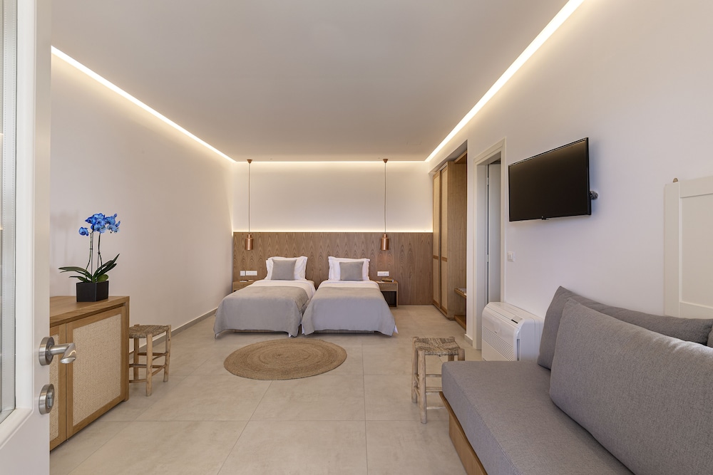Sunset Suite with Heated Plunge Pool - Photo 1